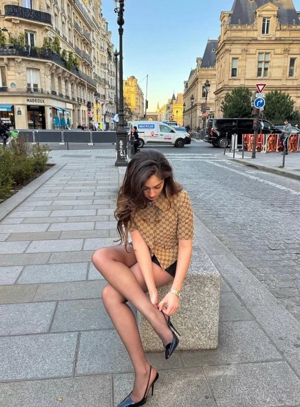 Paris’ten peş peşe paylaştı