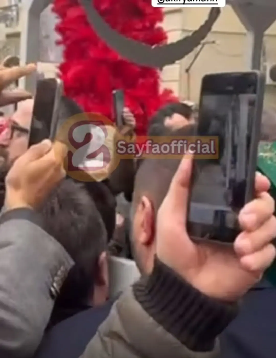 Selfie Çekmeye Çalıştılar