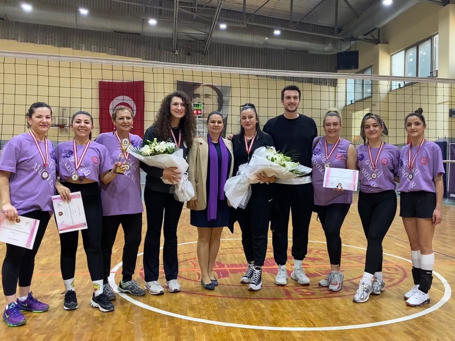 Emekci Kadinlar Voleybol (1)