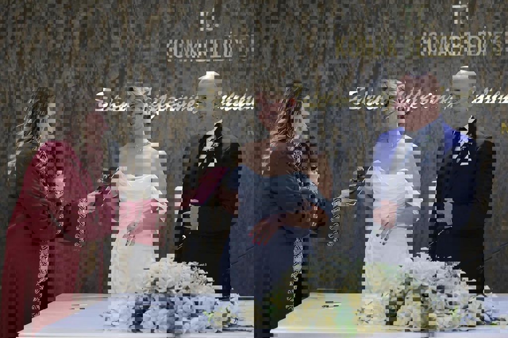 Gk Zz Jg E W U A A4 T Tm 1024X682