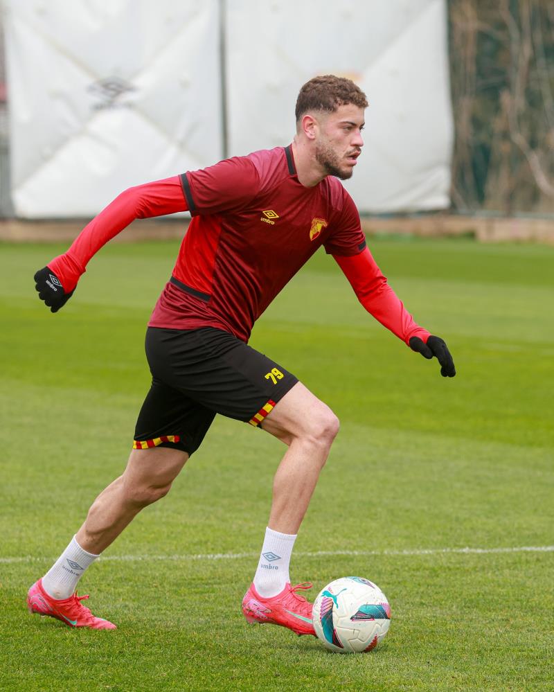 Romulo, son olarak 2 Şubat’ta Alanyaspor ile oynanan karşılaşmada forma giymişti. Taha Altıkardeş ise 4 Ocak’ta Galatasaray deplasmanında sahaya çıkmıştı. Her iki oyuncunun da dönmesi, Göztepe taraftarları arasında büyük bir sevinç yarattı.