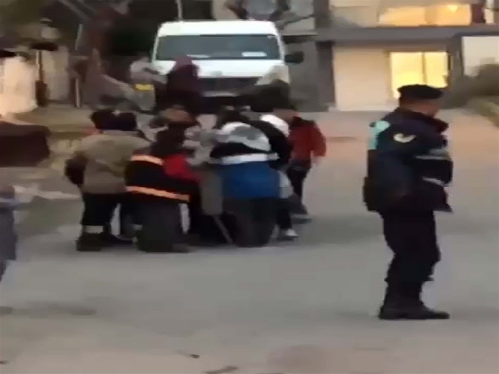 Husumetli Ailelerin Bıçaklı, Tüf