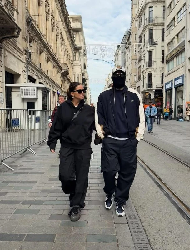 Kar maskesiyle dikkat çekti