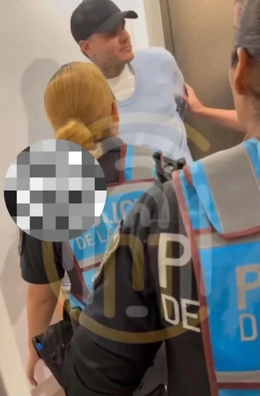 Polis: 'Kızlarla birlikte gidemezsin'