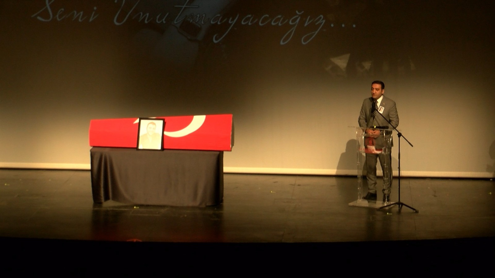 "Duyarlılığı kadar nezaketiyle bildiğimiz bir kardeşimizdi"