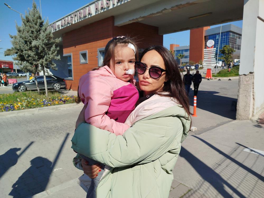 İzmir'de Avm'deki Sahipsiz Köpek 3 Yaşındaki Elif'e Saldırdı Karşıyaka