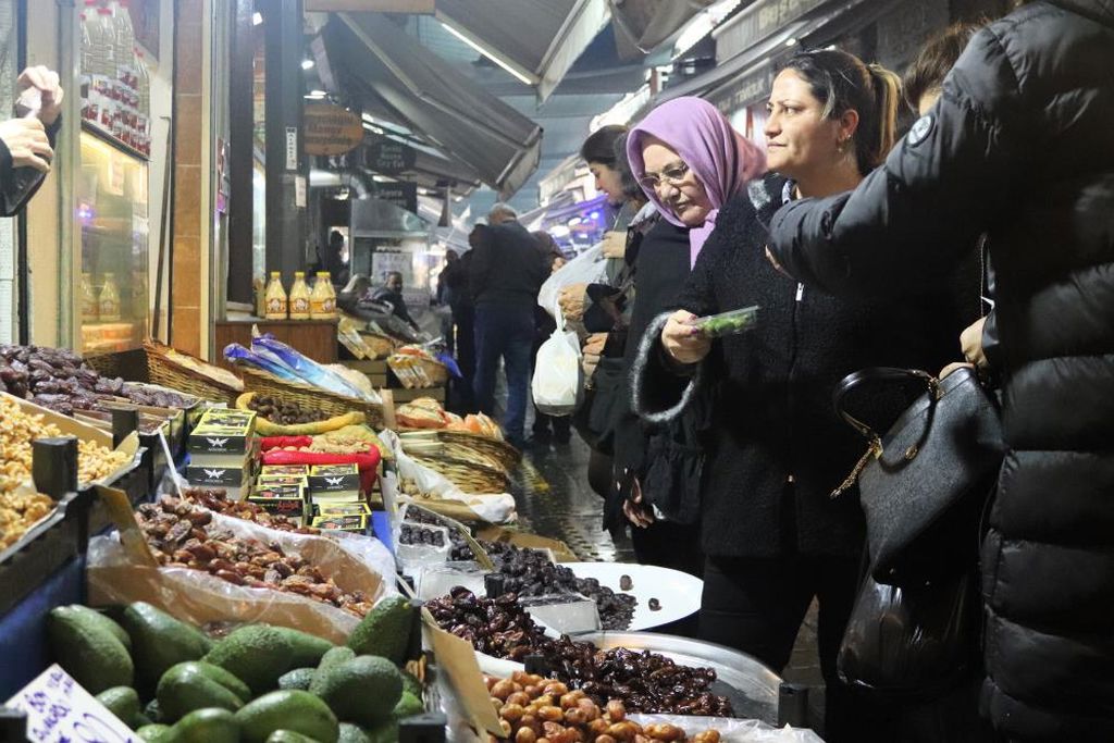 İzmir'de Hurma Fiyatları Uçtu Ramazan Alışverişi Cep Yaktı! (2)