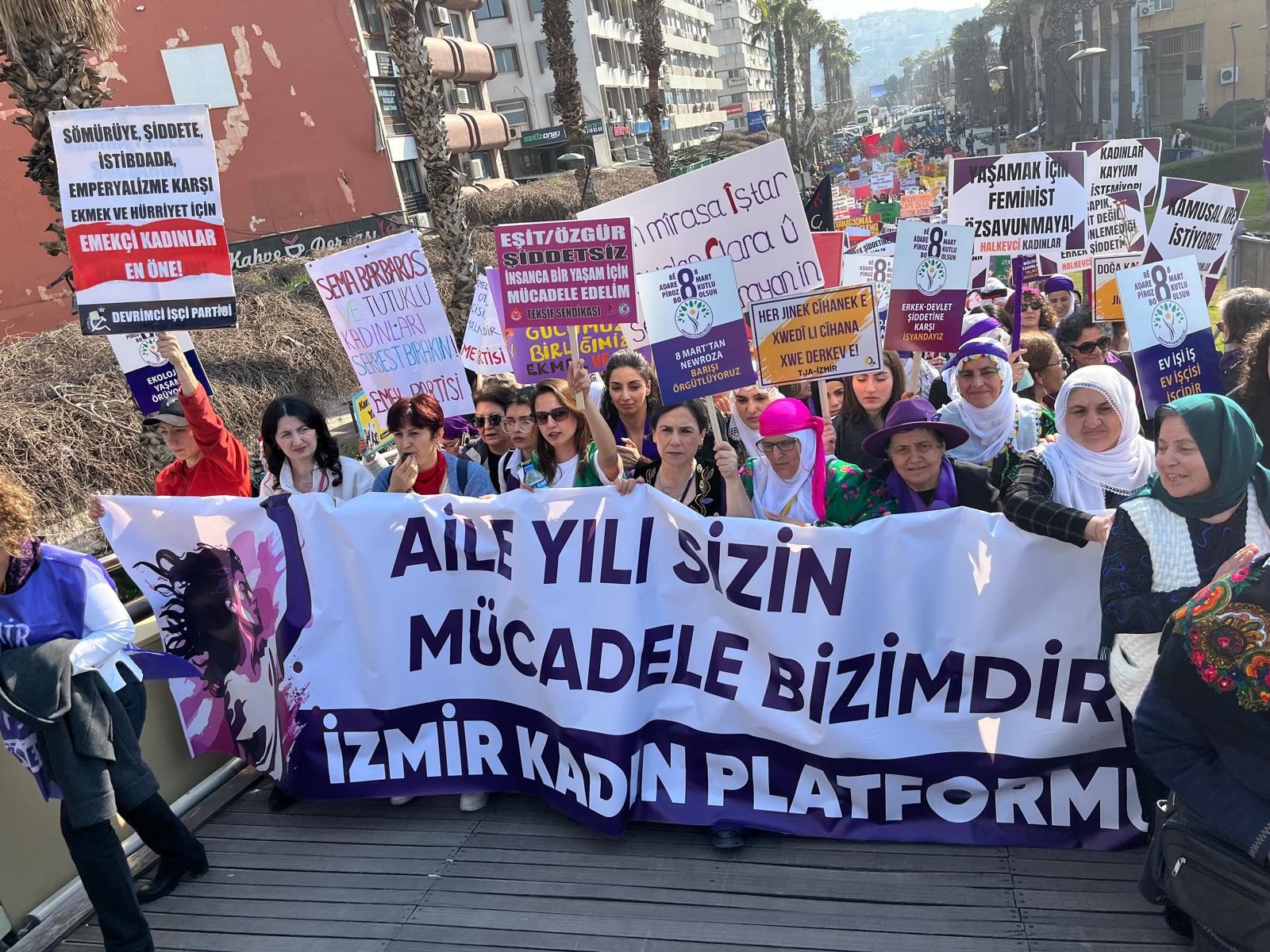 KADIN YÜRÜYÜŞÜ 