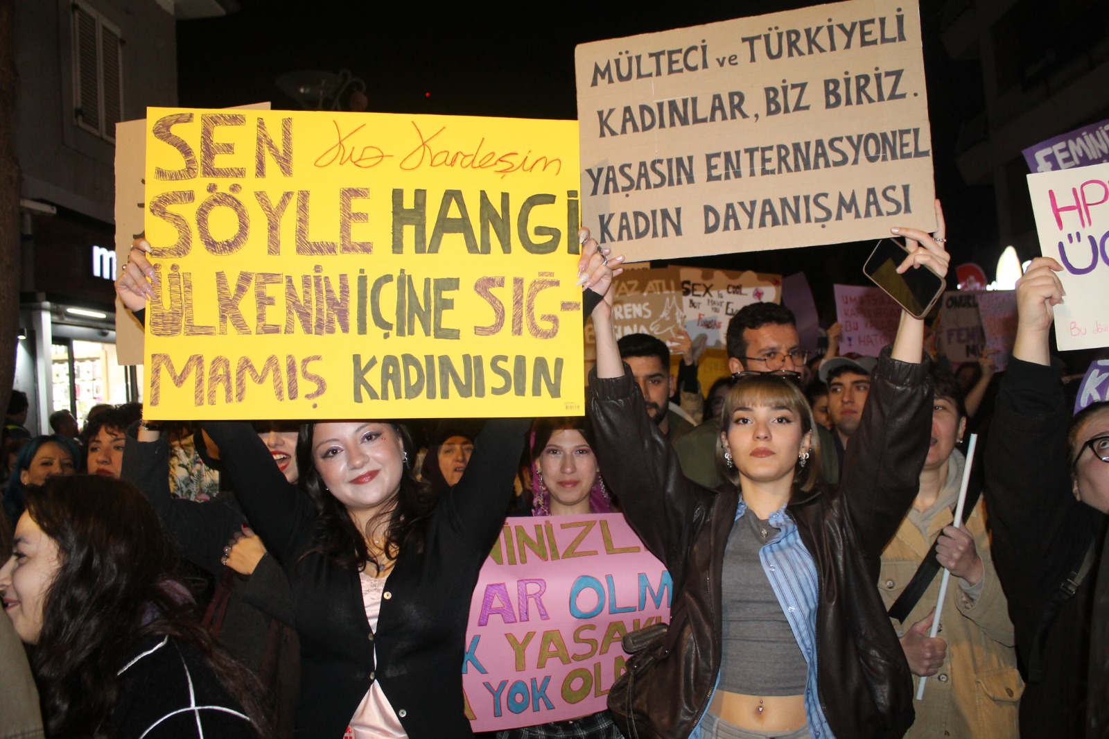 kadın yürüyülşü 8 Mart İzmir