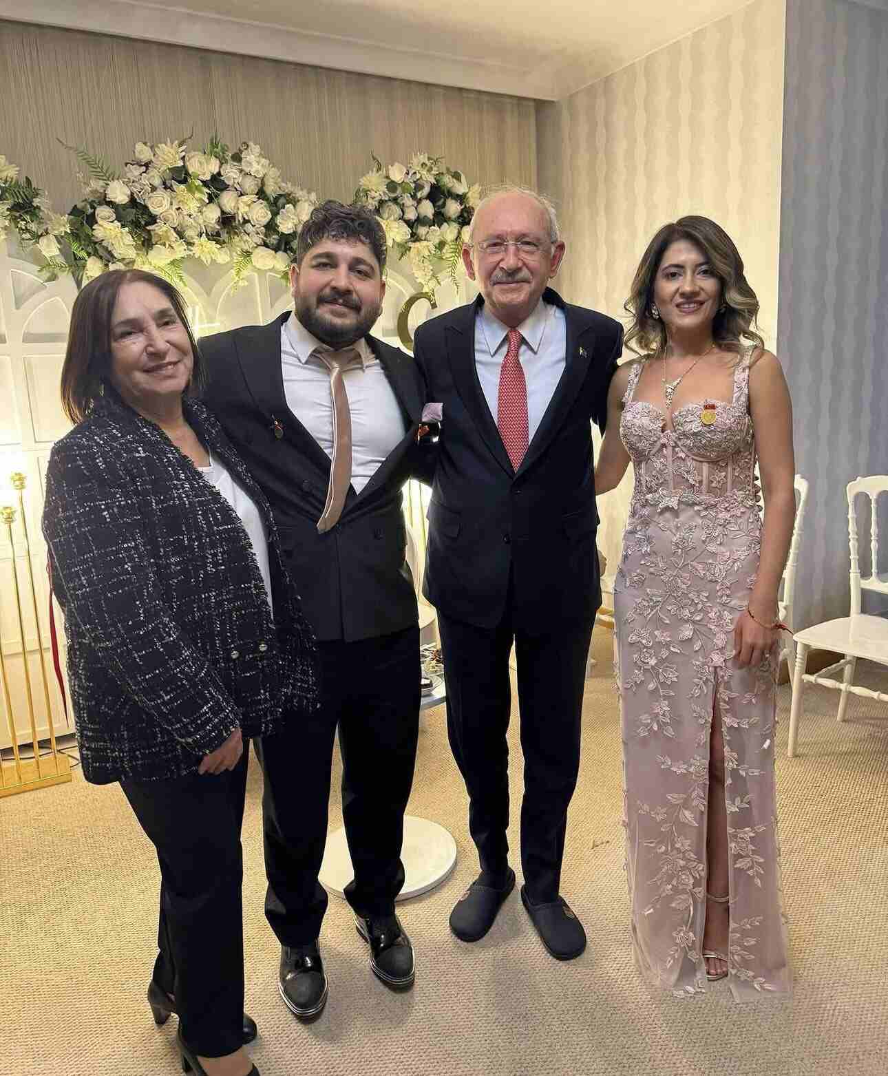 Kılıçdaroğlu çifti gençlerin mutluluğuna ortak oldu.