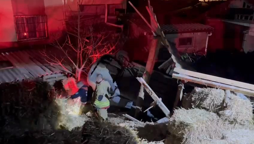 Manisa'da Otomobil Ile Motosiklet Çarpıştı