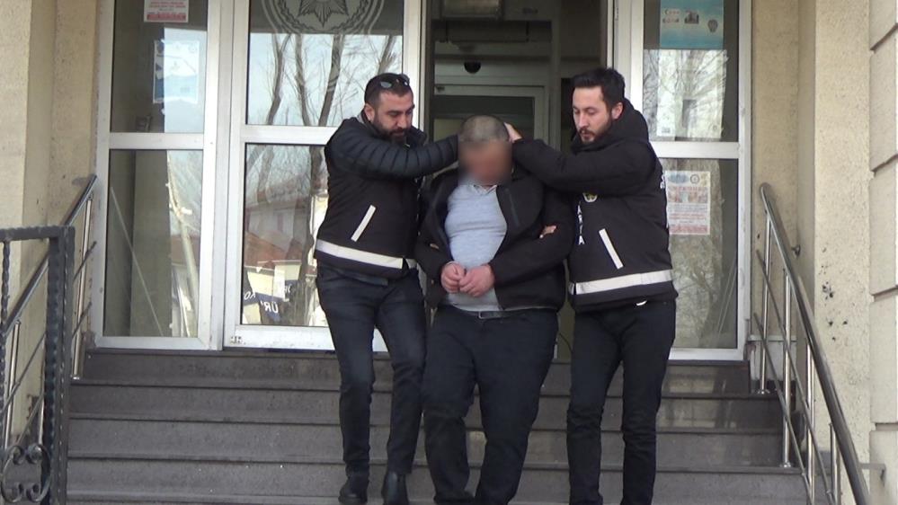 Okul Müdürünü Bıçaklayan Bipolar Hastası