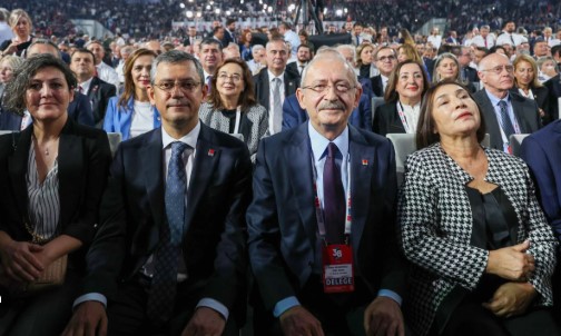 Özel ve Kılıçdaroğlu kurultayda yan yana