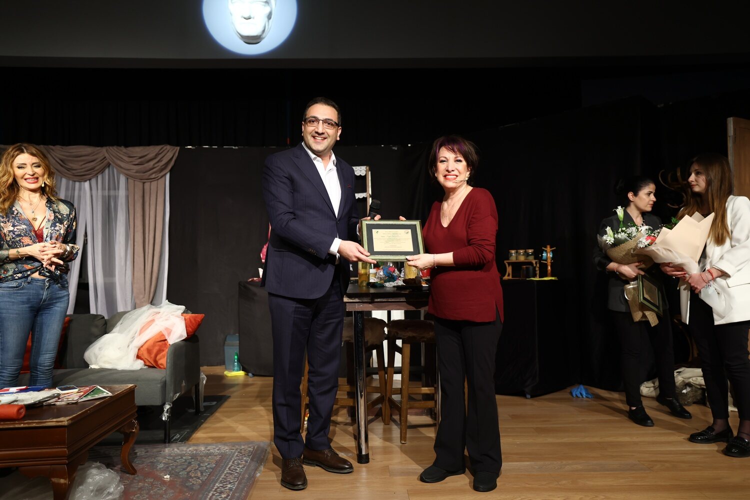 Plastik aşklar oyunu