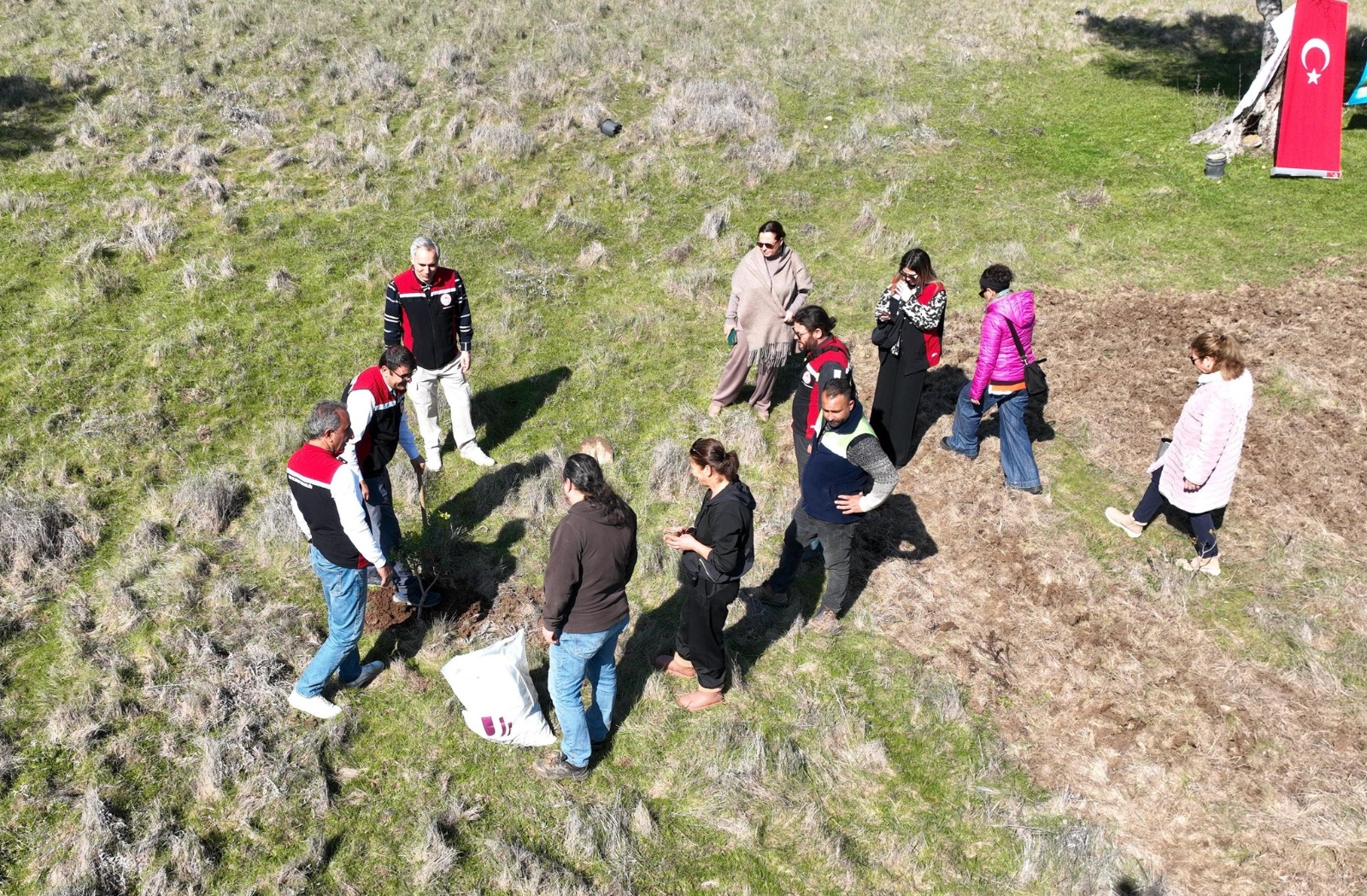50 Sakız fidanı toprakla buluştu