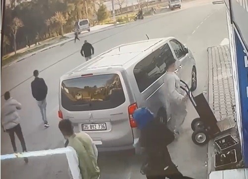 Olay güvenlik kamerasına yansıdı