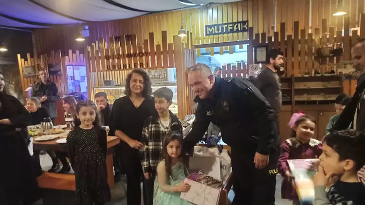 Şehit Kızı Doğa'yı Doğum Gününde, Babasının Meslektaşları Yalnız Bırakmadı Izmir