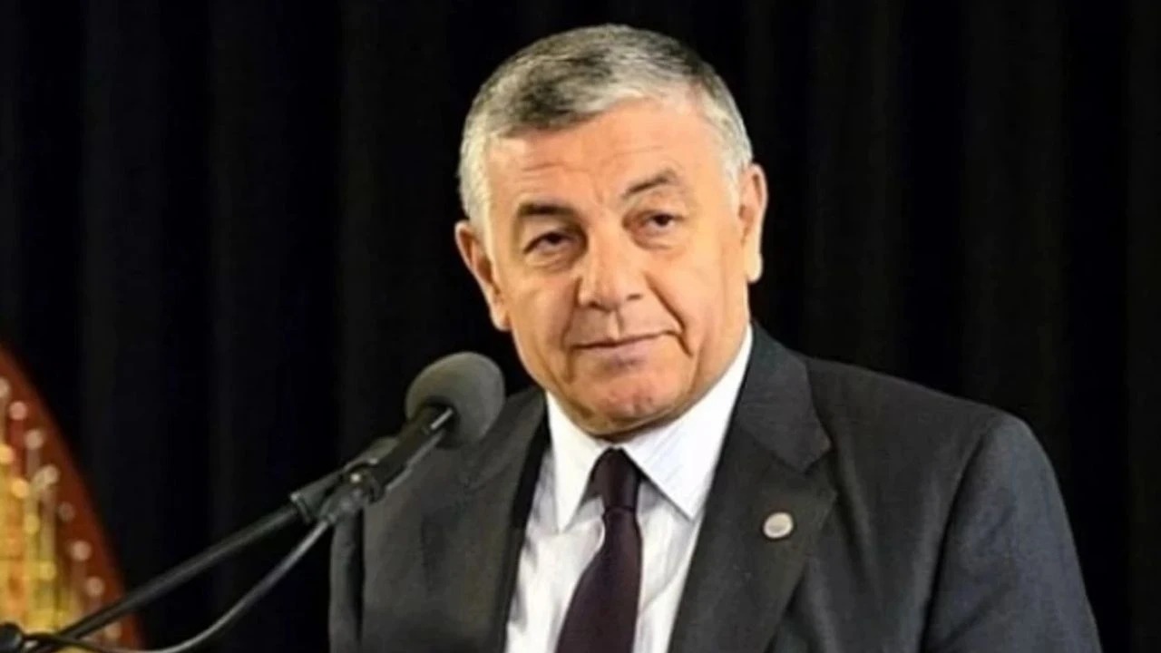 Şükrü Genç'in mesleği nedir?