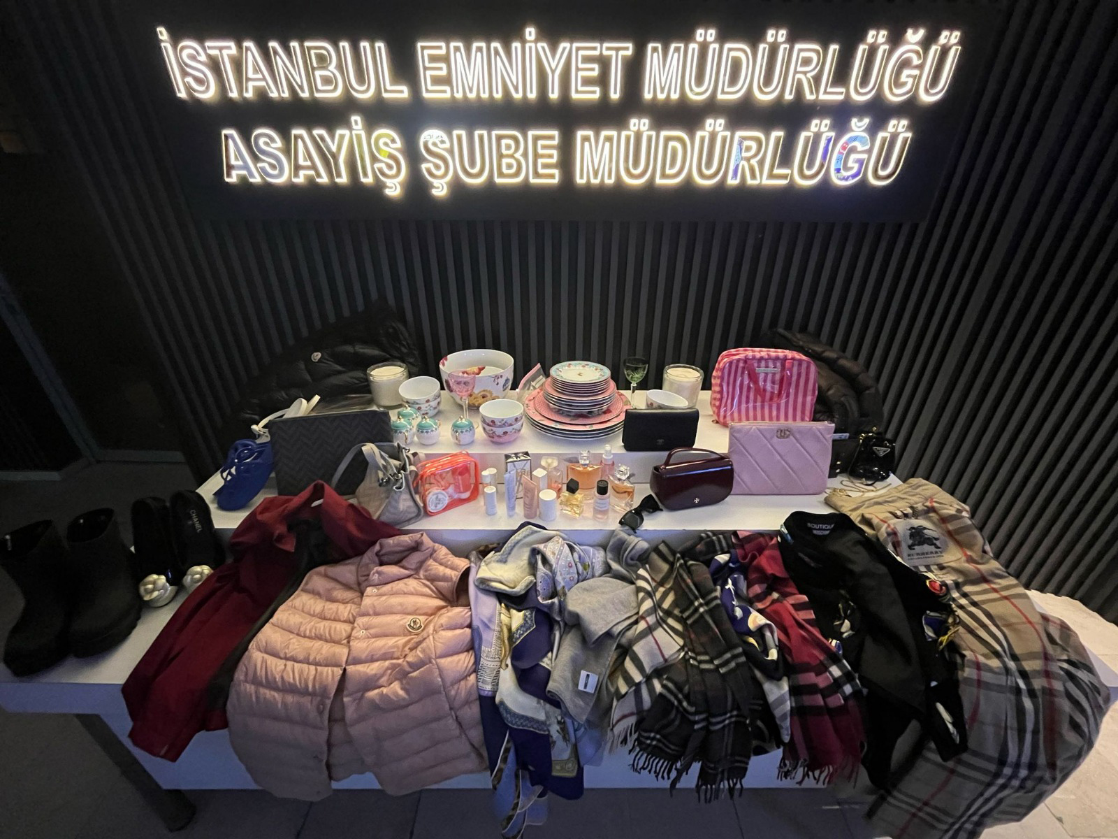 Sultan Vahdettinin Torunu Soyuldu