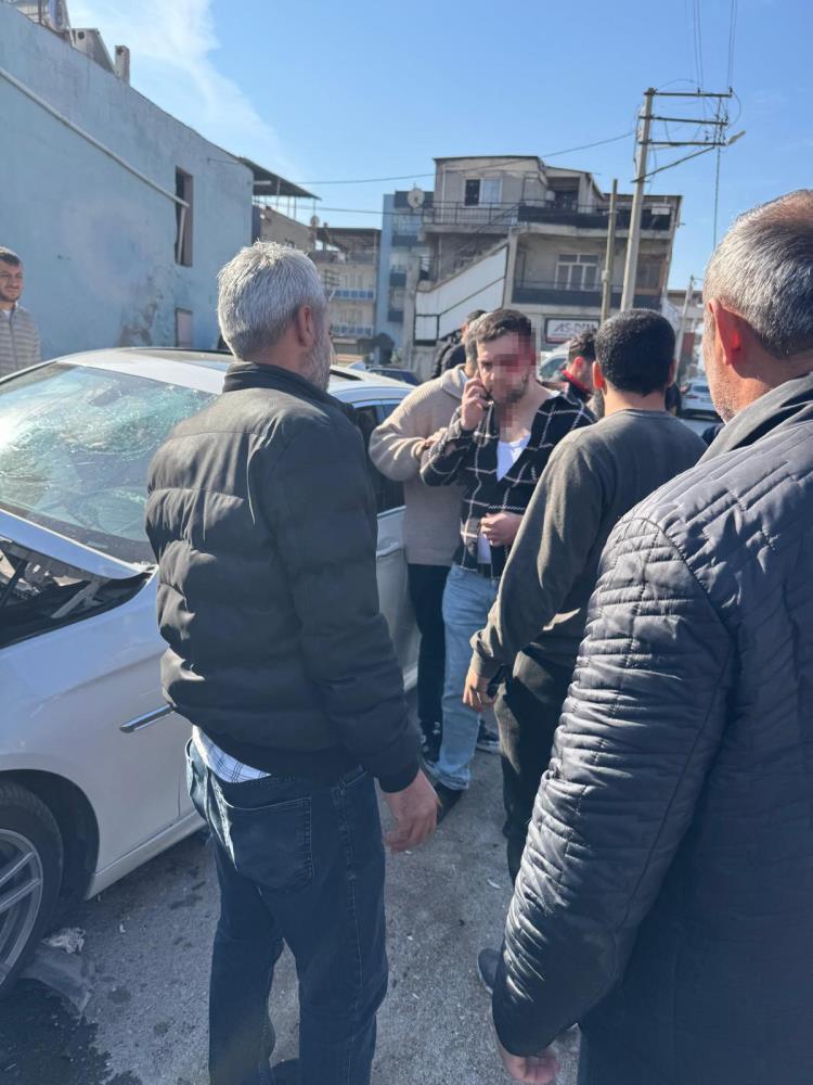 Sürücü Yaralandı