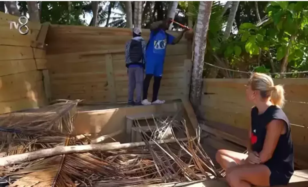 “Seslerden Uyandım”