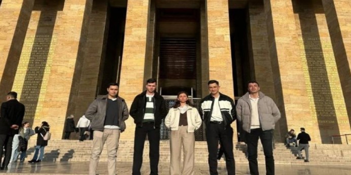 TSK'dan ihraç edilen teğmenler Anıtkabir'de