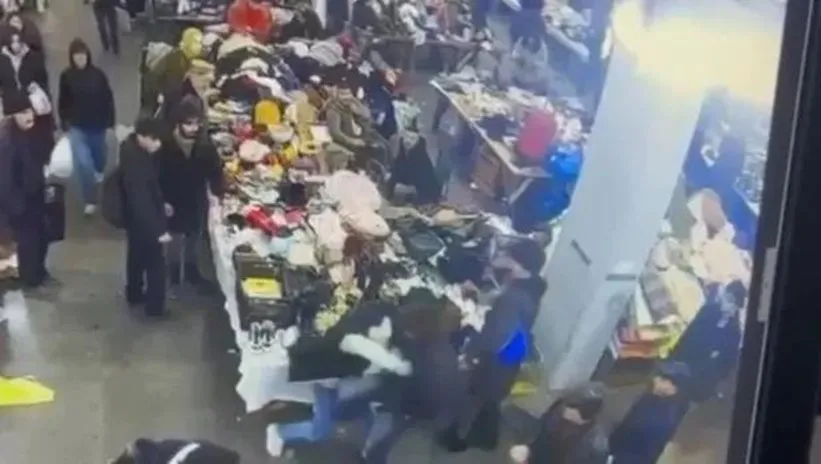 Ünlü İtalyan şef Andrea Minguzzi ile çellist Yasemin Akıncılar’ın 15 yaşındaki oğulları Mattia Ahmet Minguzzi, pazarda alışveriş yaparken B.B. isimli bir kişi tarafından bıçaklanmıştı.