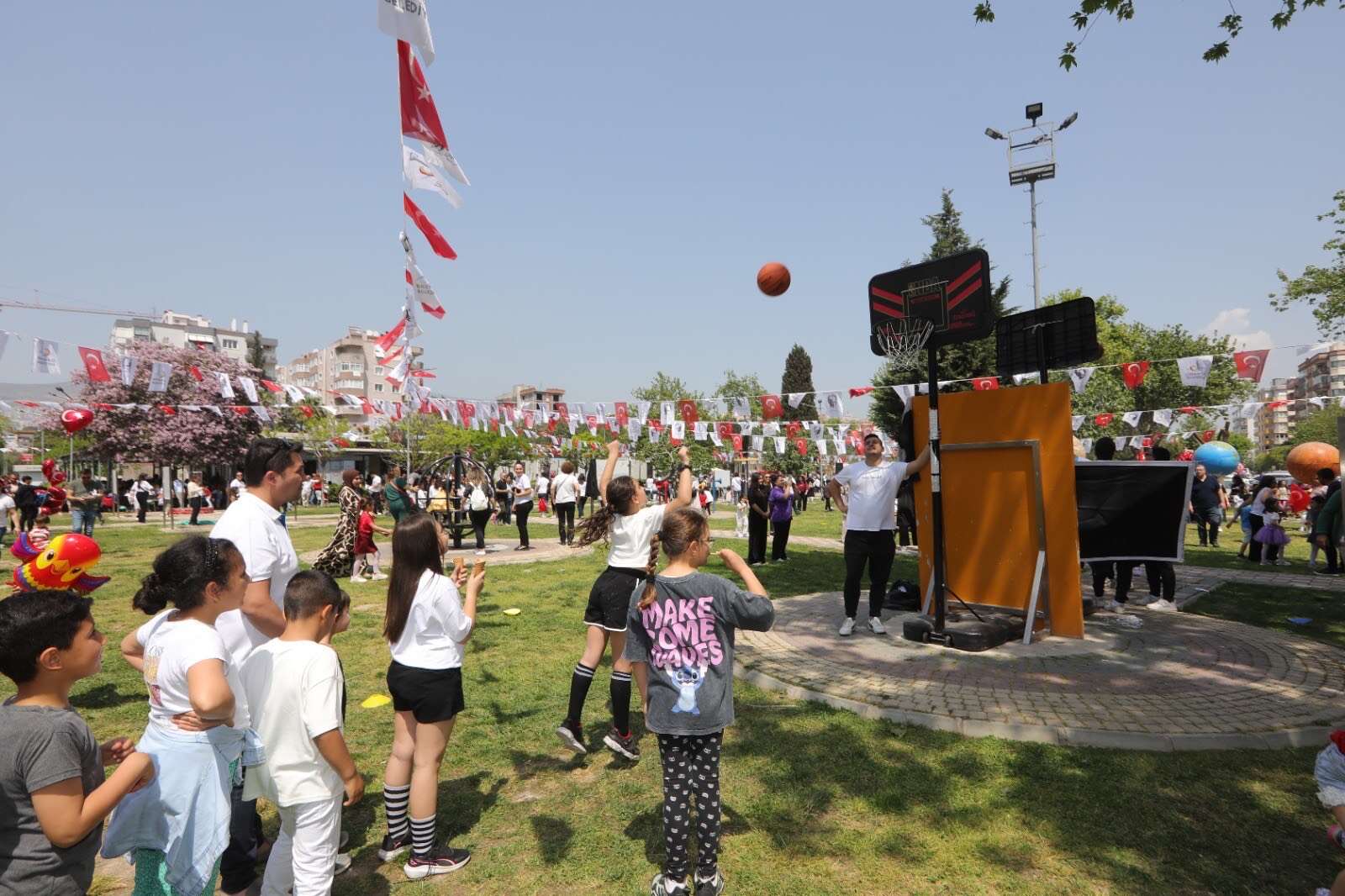 Bayraklı 23 Nisan