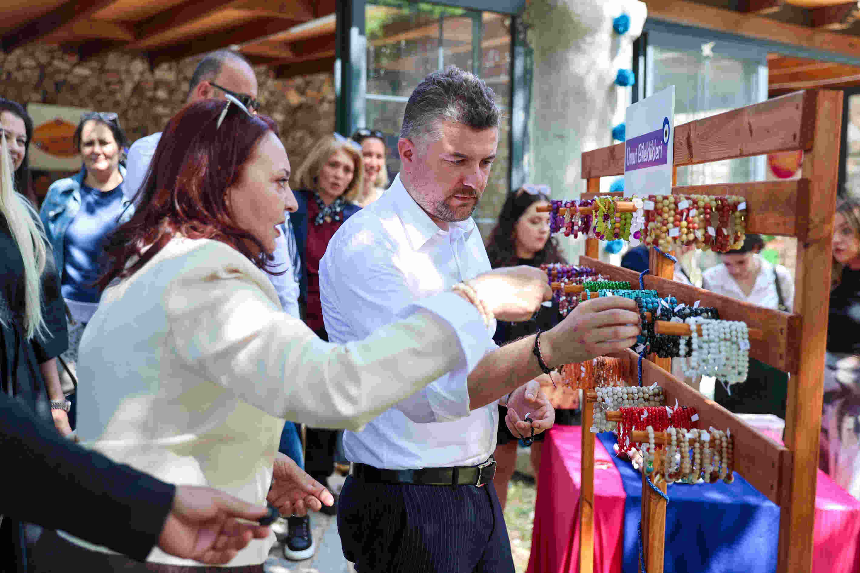 Buca Cumhuriyet Kütüphanesi