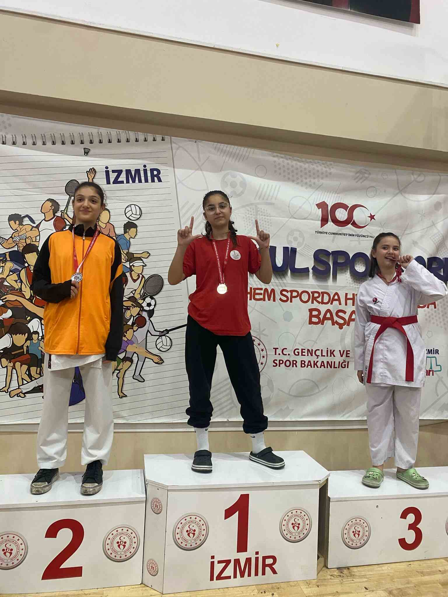 Buca Serdar Yereli Spor Salonu