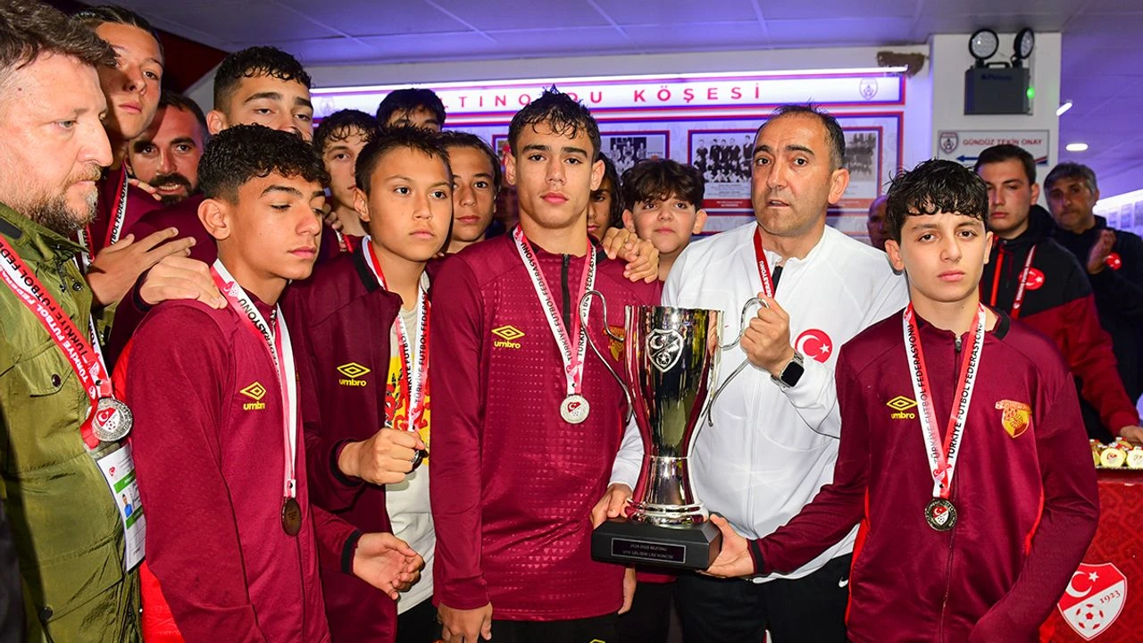 Rakiplerre gözdağı