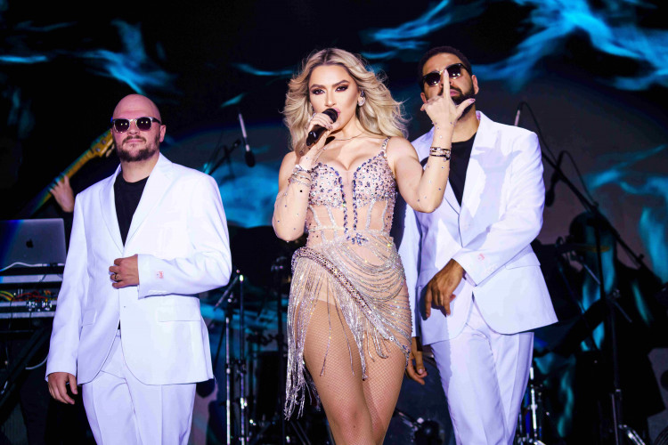 Hadise Sahne Kıyafeti