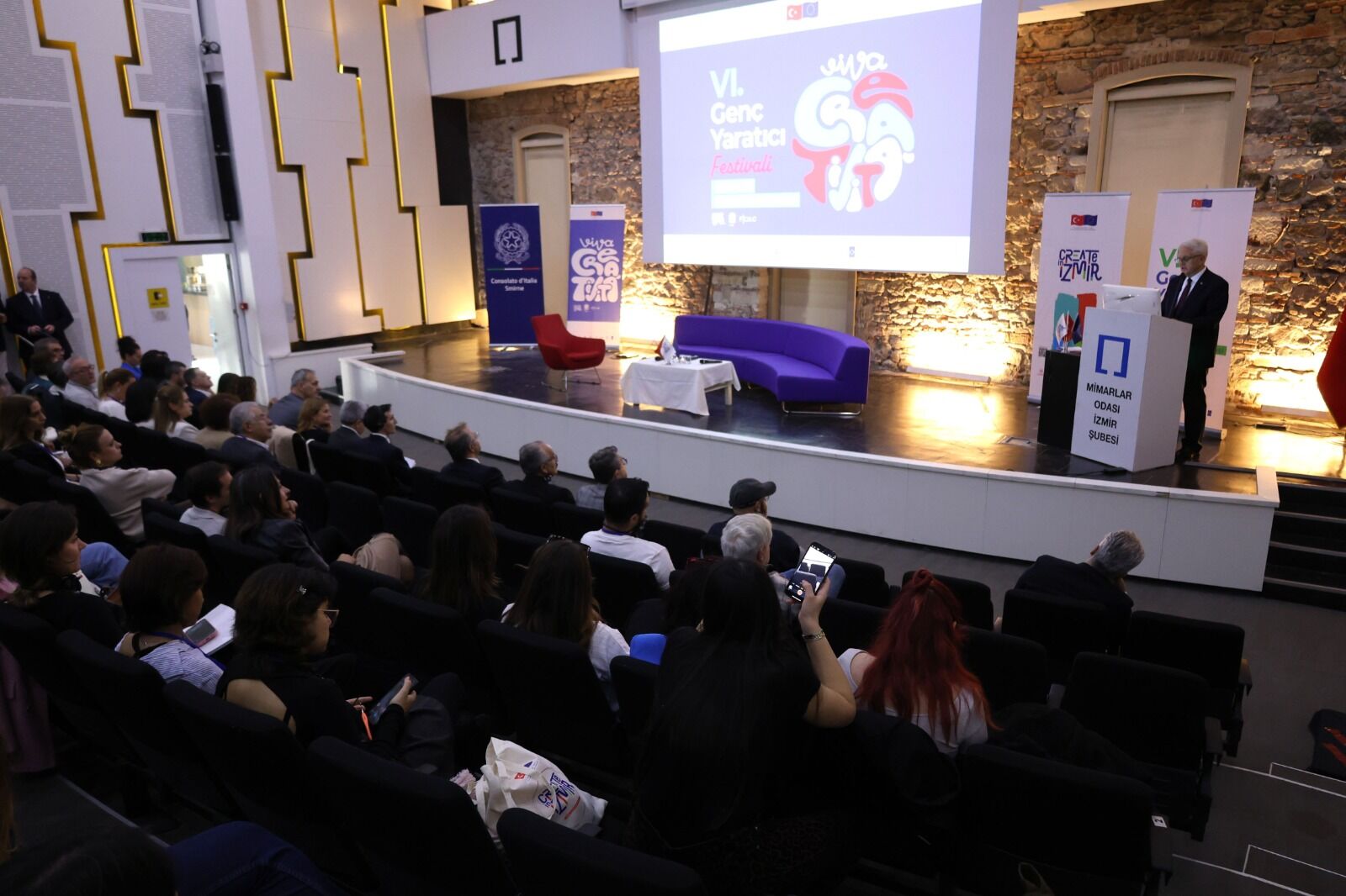 İzmir Ekonomi Üniversitesi