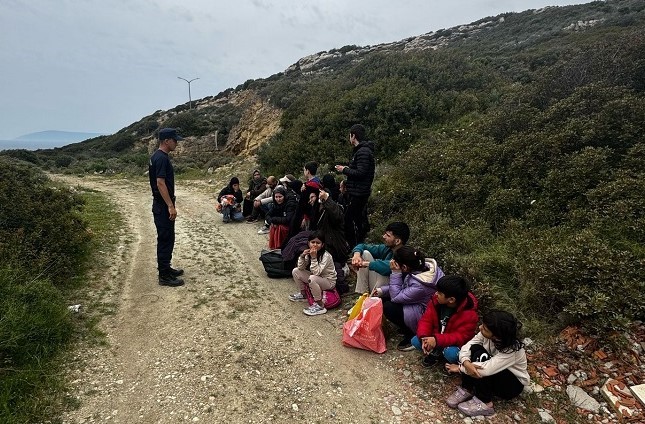 İzmir'de Düzensiz Göçmen Mesaisi