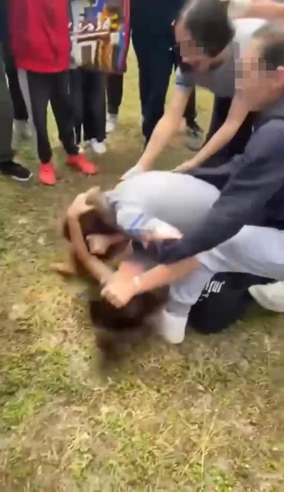 Çevredeki öğrenciler müdahale etti