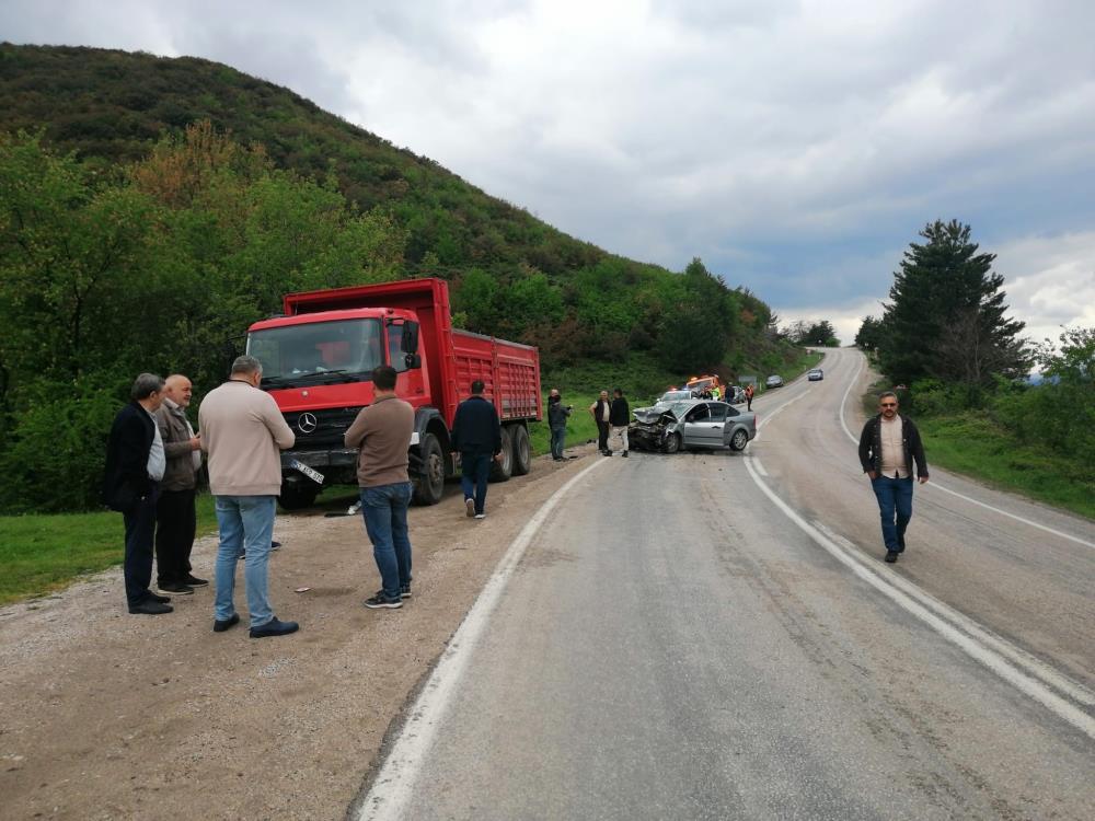 Sürücü kurtarılamadı, eşi tedavi altına alındı