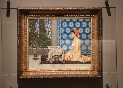 Kuran okuyan kız tablosu