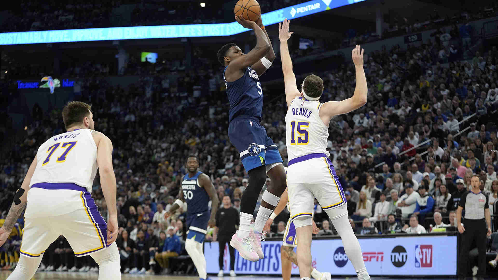 Minnesota 3-1 öne geçti