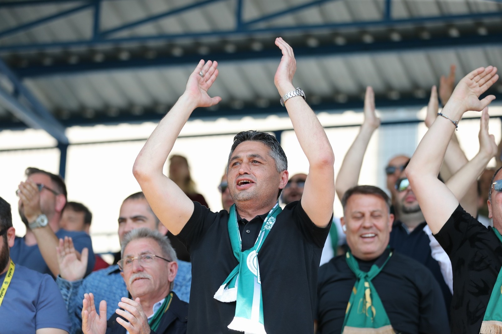 Başkan Acar tribünde coşkuya ortak oldu