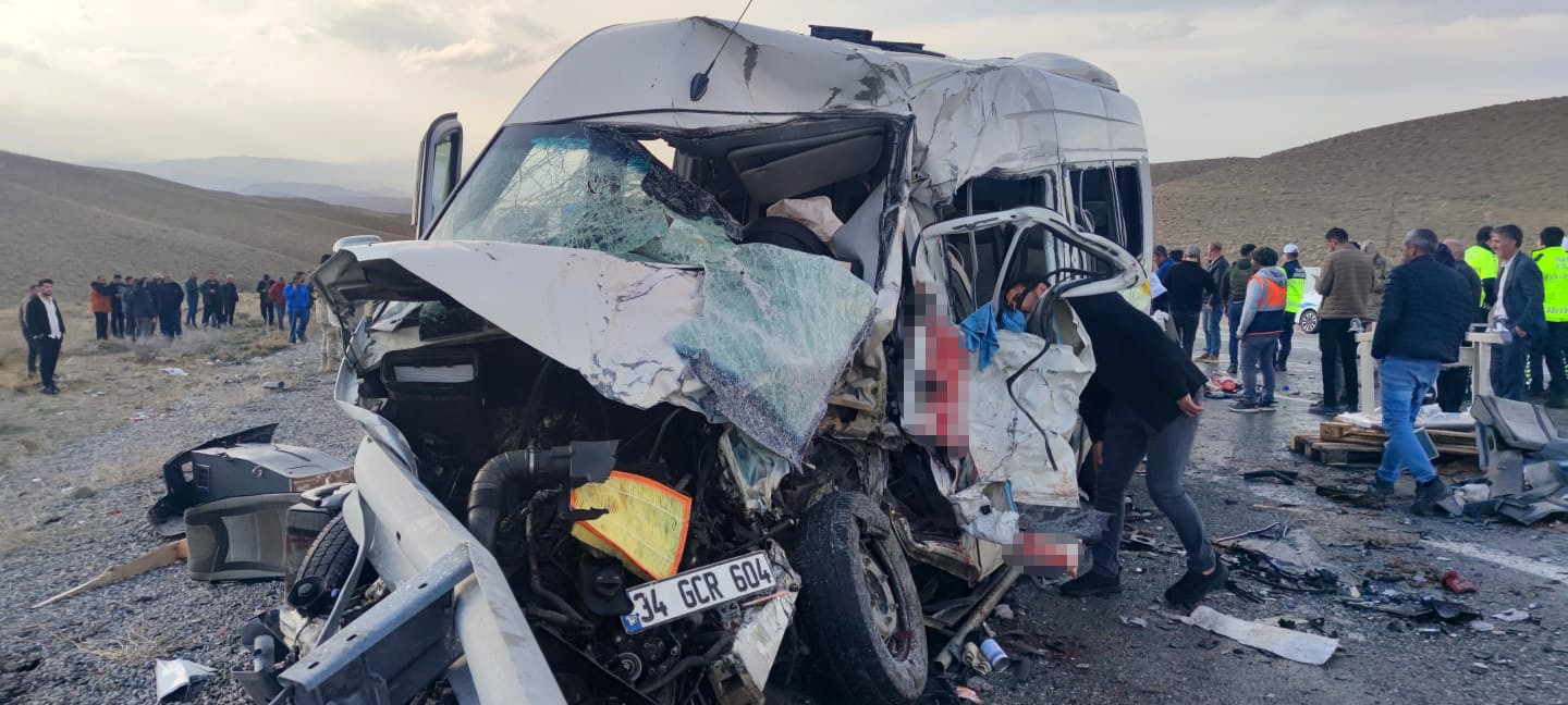 Bölgeye çok sayıda ambulans sevk edildi