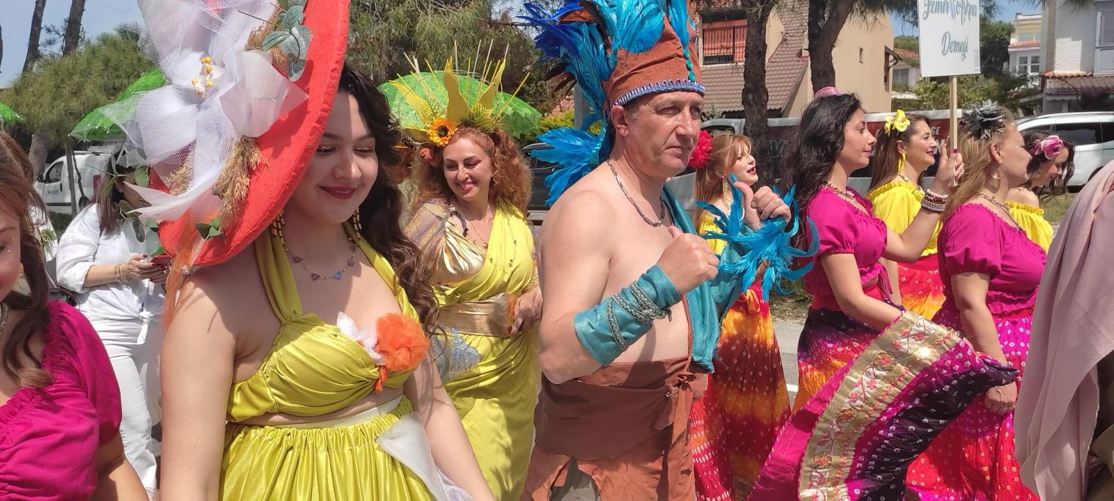 Kortejde renkli görüntüler