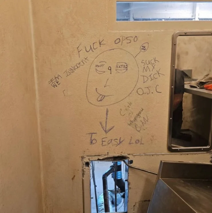 11 Mahkum Duvara Küfür Yazıp Kaçtı