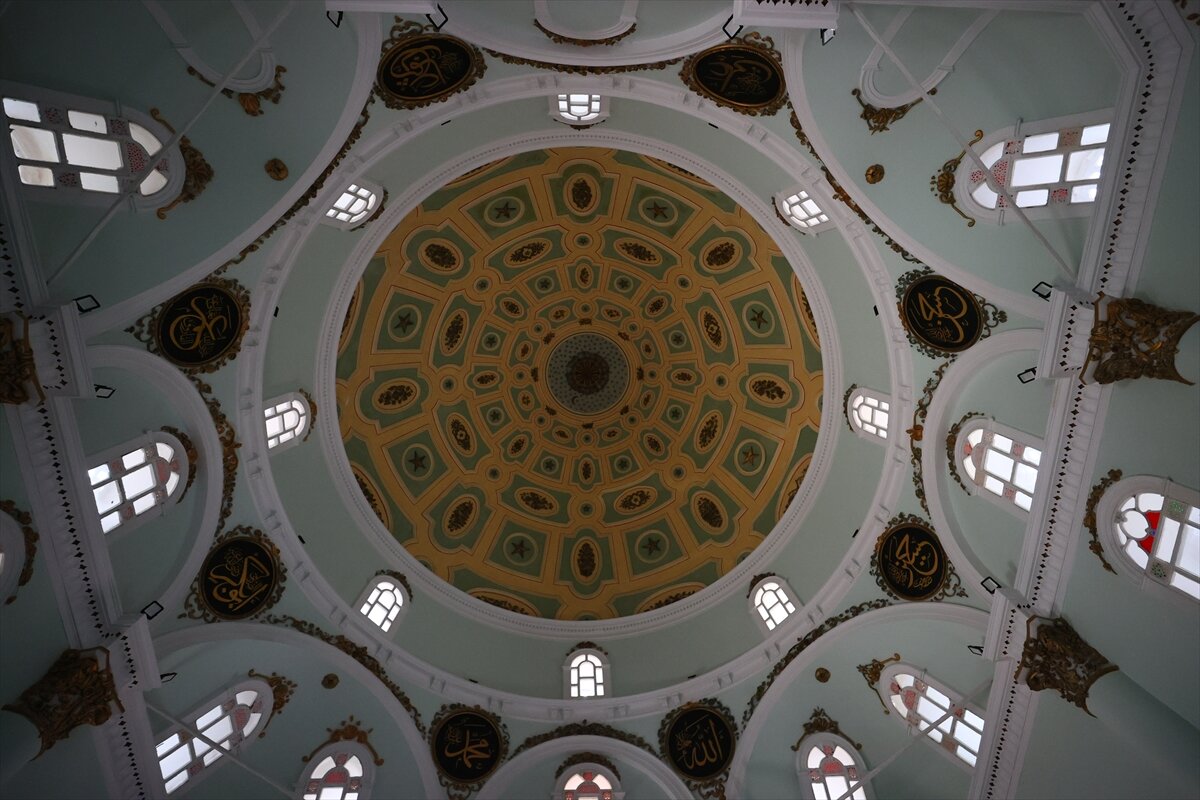 İzmir depreminde hasar gören asırlık cami restorasyonun ardından ibadete açıldı-2