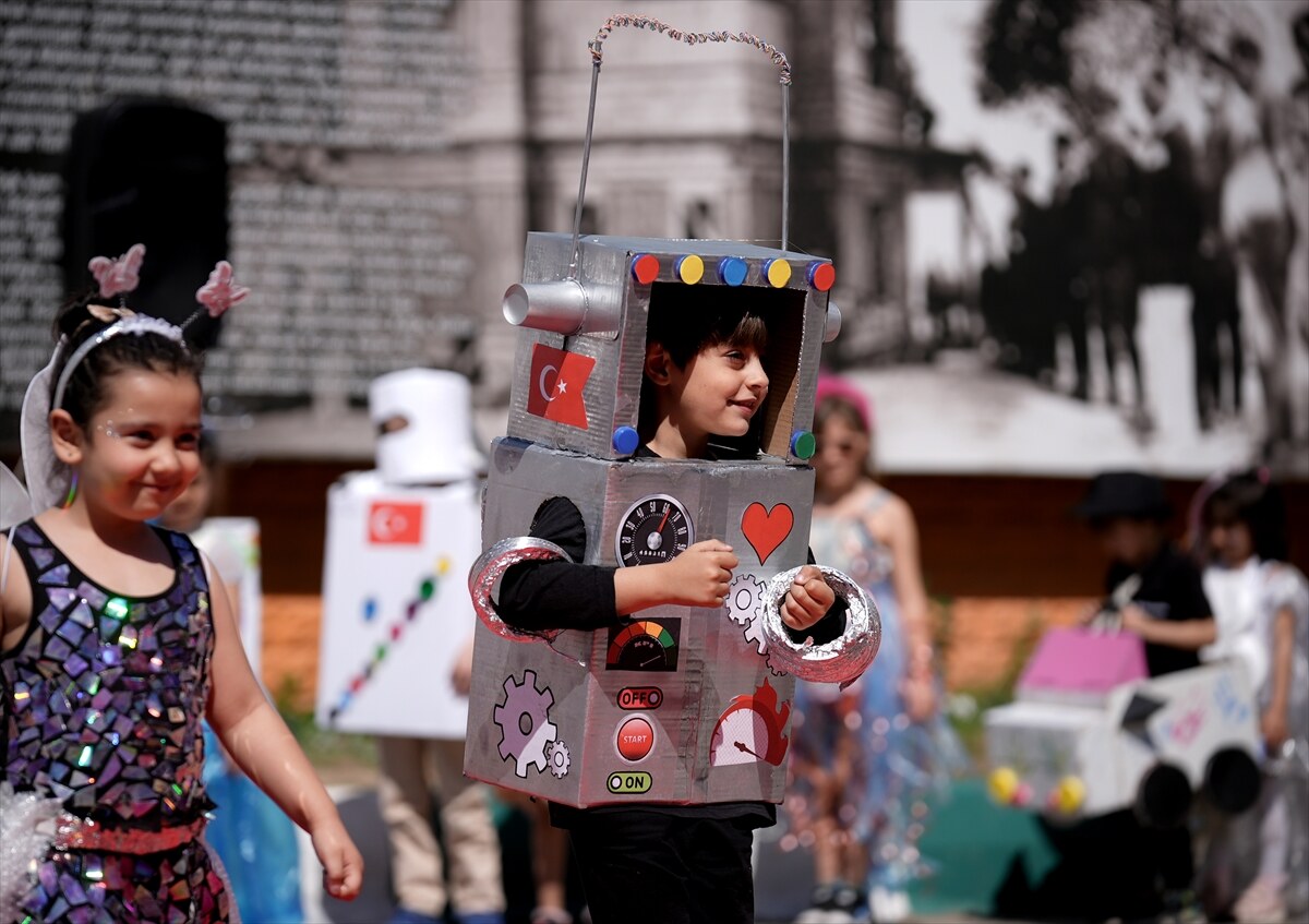 İzmir’de sıfır atık defilesi