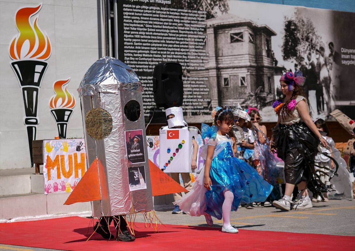 bronova İzmir’de sıfır atık defilesi