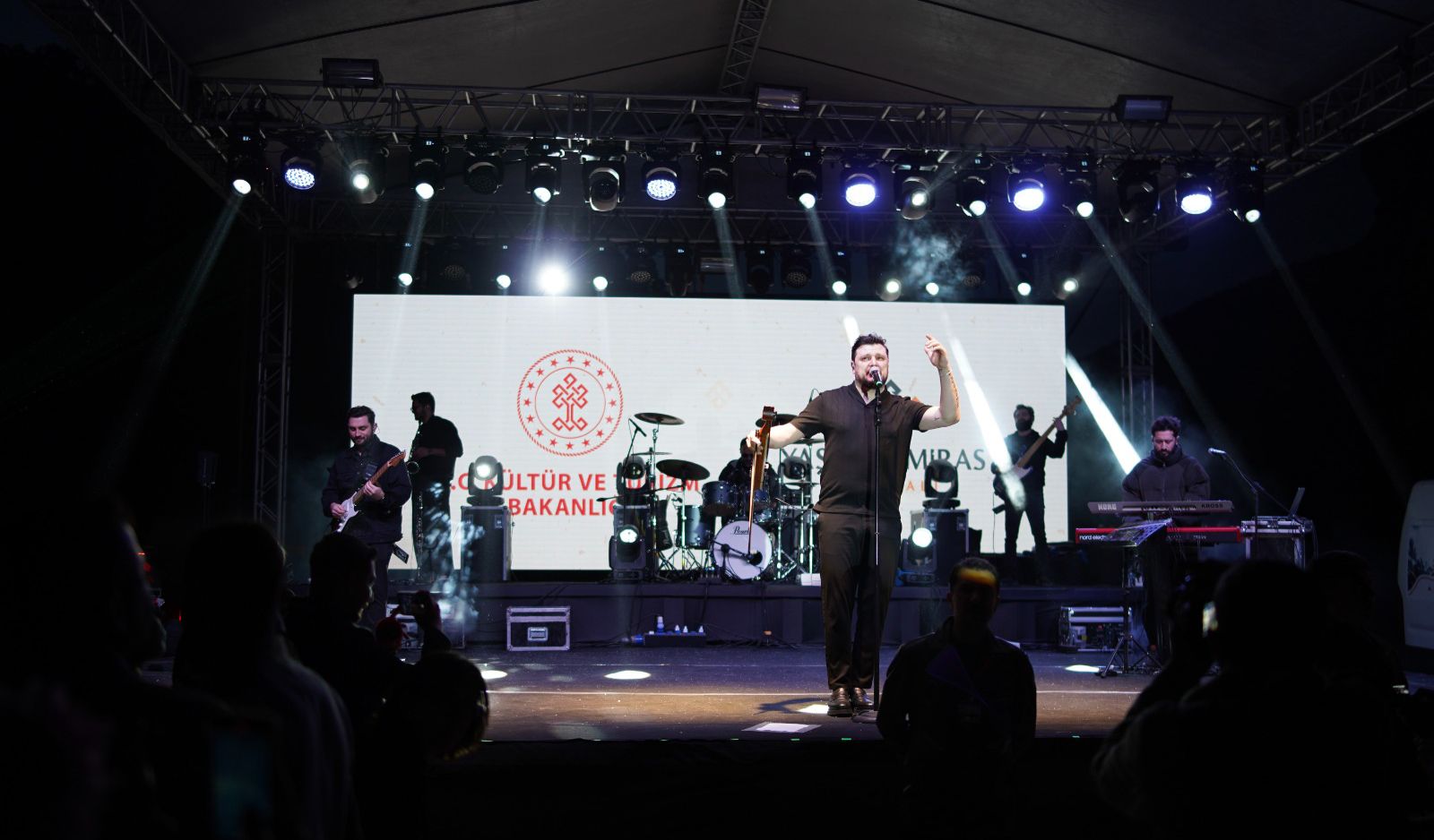 Afyonkarahisar’da kemençe sesleri: Ekin Uzunlar festivale renk kattı-1