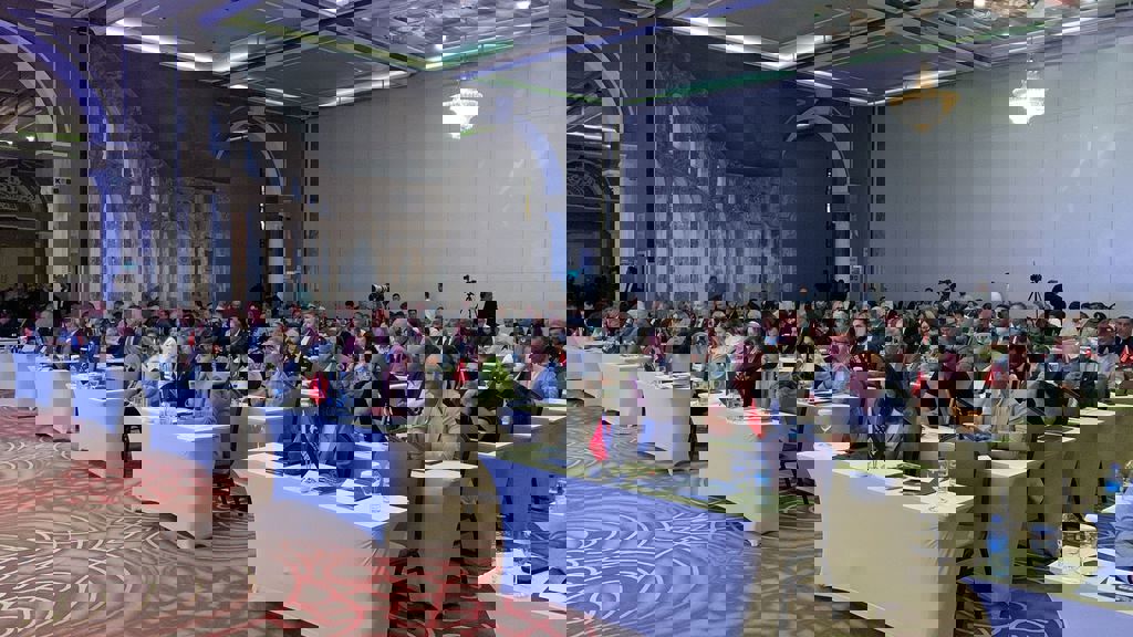 Ahmet Aras'tan Cumhurbaşkanı Erdoğan'a Belediyeleri Zayıflatarak Bir Yere Varamazsınız! (1)