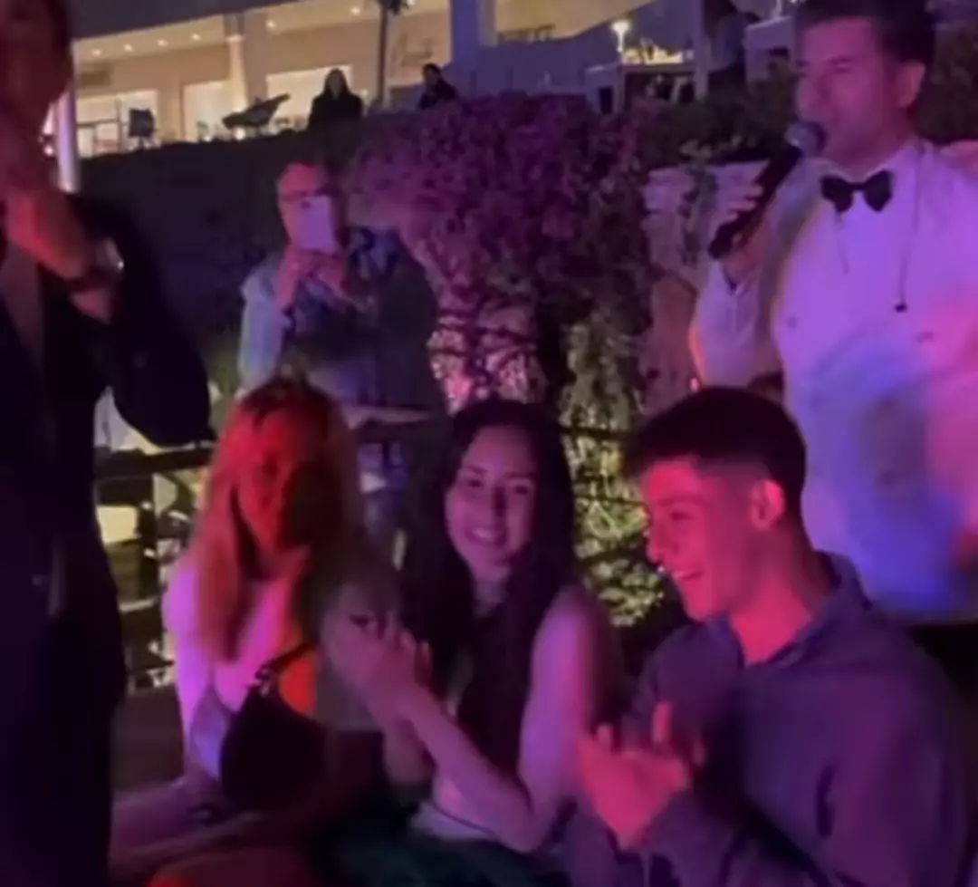 Sevgilisiyle birlikte konserdeydi