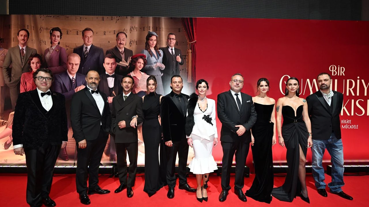 Bir Cumhuriyet Sarkisi2