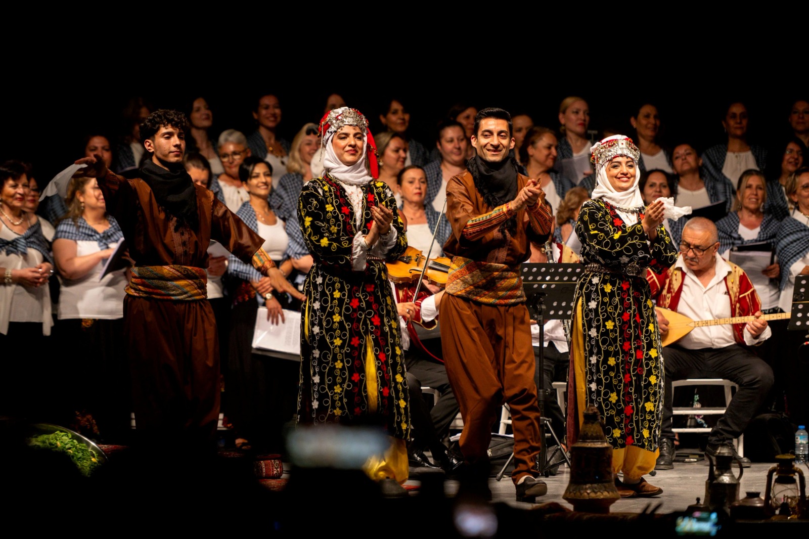 Halayın derin anlamı söyleşilerle ele alındı